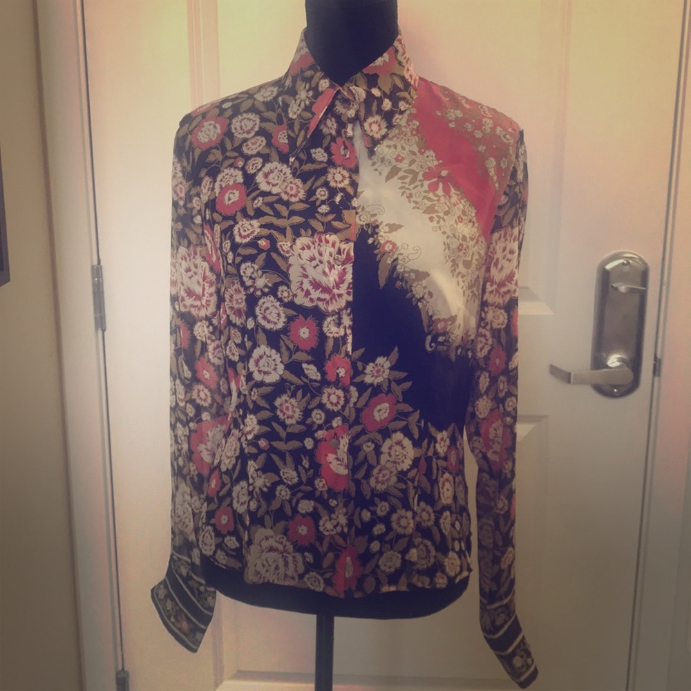 Luxurious scarf blouse from luxury maker Sportmax